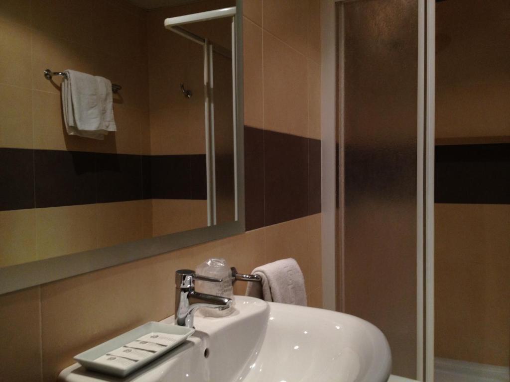 Hostal Aeropuerto Madrid Cameră foto
